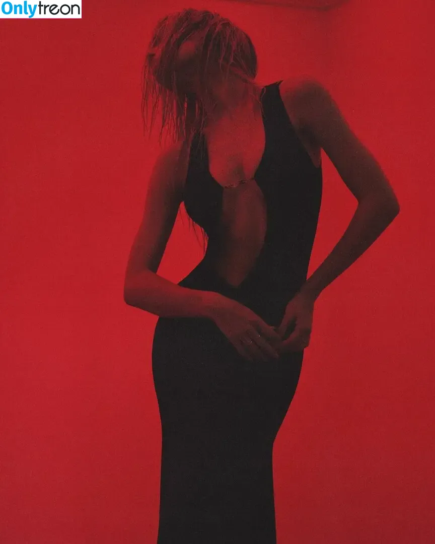 Alexis Ren nude photo #0595 (alexisren / alexisreng / alexxissren)