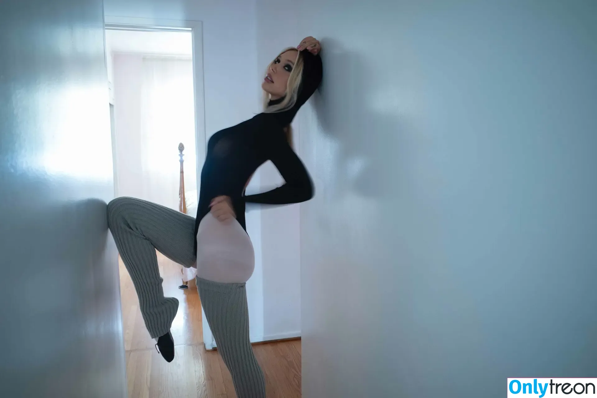 Alexis Ren nude photo #0688 (alexisren / alexisreng / alexxissren)