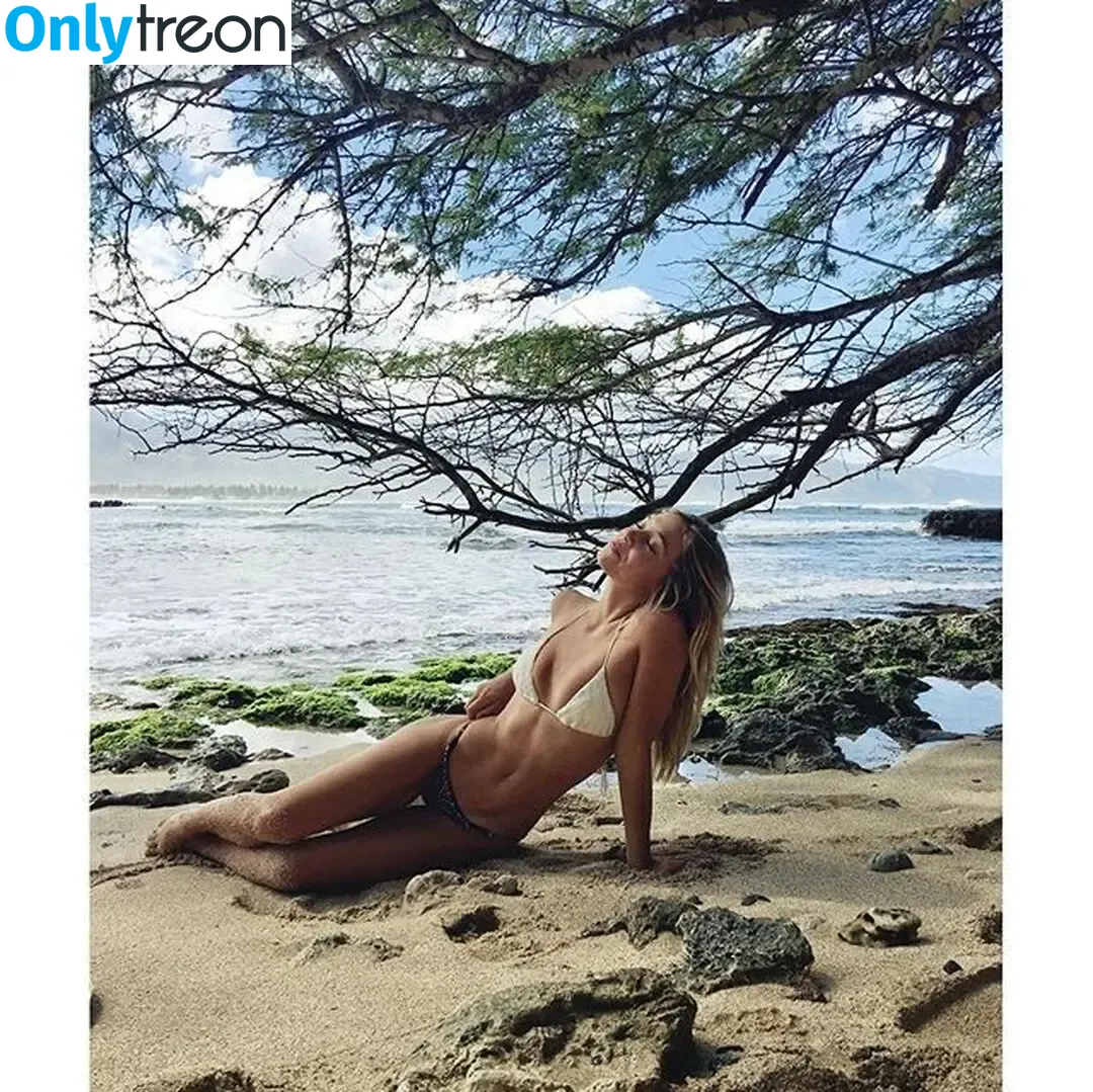 Alexis Ren nude photo #0766 (alexisren / alexisreng / alexxissren)