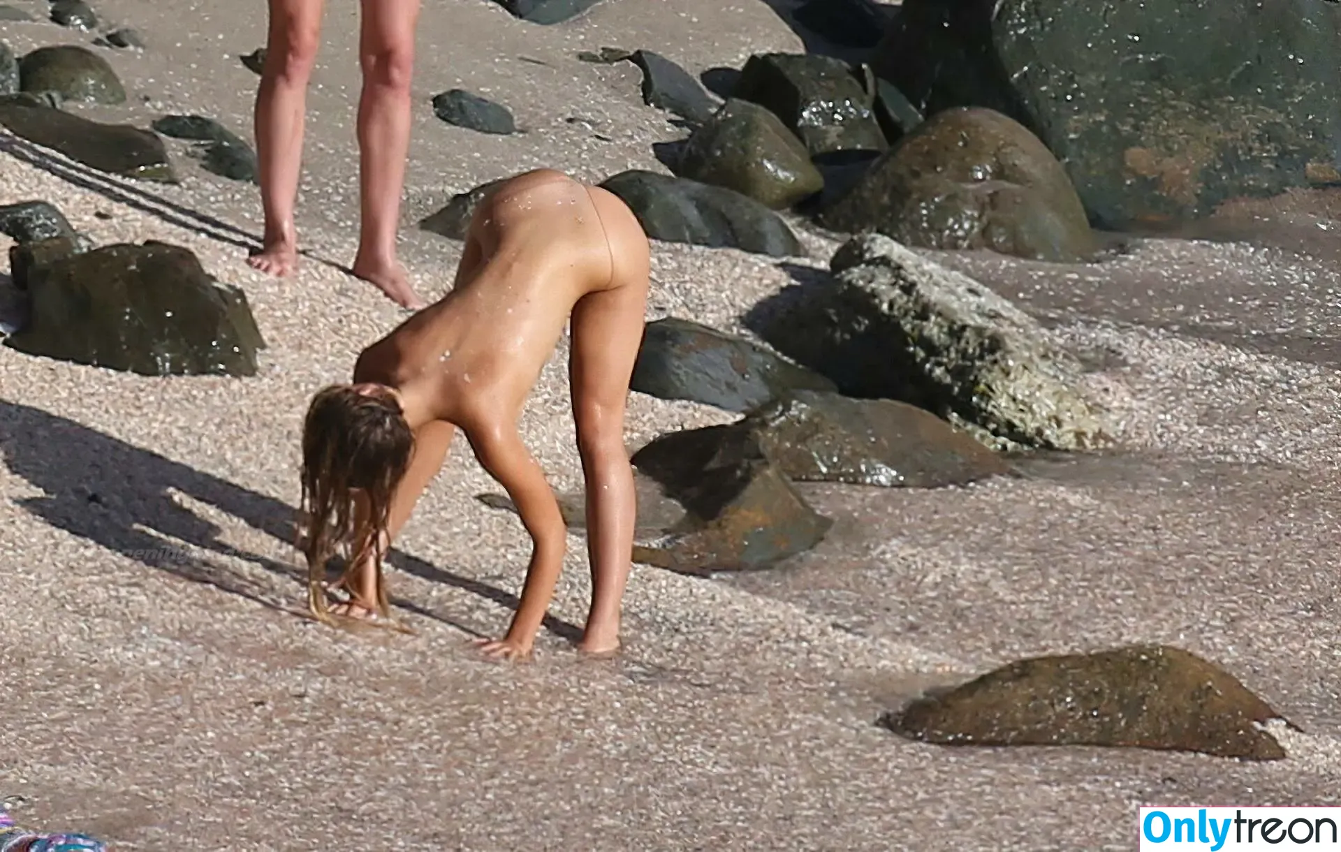 Alexis Ren nude photo #0809 (alexisren / alexisreng / alexxissren)