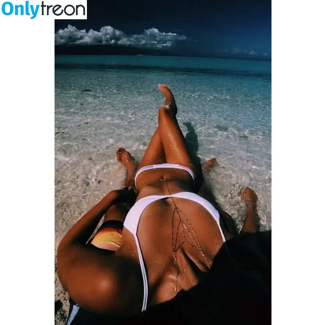 Alexis Ren nude photo #0843 (alexisren / alexisreng / alexxissren)