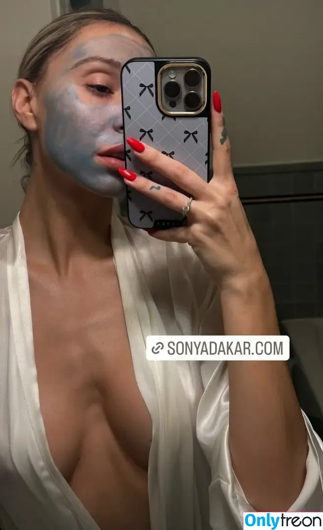 Alexis Ren nude photo #0878 (alexisren / alexisreng / alexxissren)