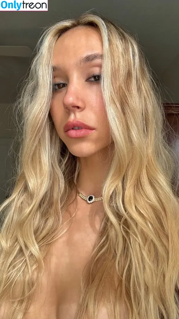 Alexis Ren nude photo #0905 (alexisren / alexisreng / alexxissren)