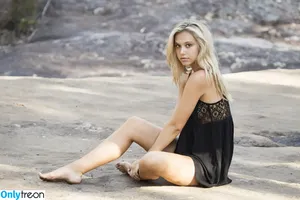 Alexis Ren / alexisren / alexisreng / alexxissren nude photo #1142