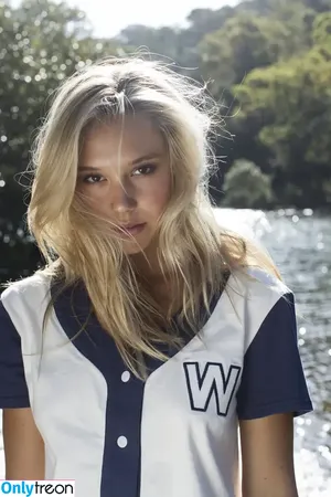 Alexis Ren / alexisren / alexisreng / alexxissren nude photo #1164