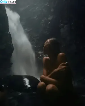 Alexis Ren / alexisren / alexisreng / alexxissren nude photo #1194