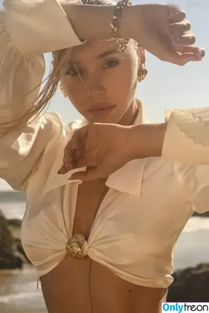 Alexis Ren / alexisren / alexisreng / alexxissren nude photo #1421
