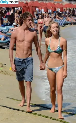 Alexis Ren / alexisren / alexisreng / alexxissren nude photo #1495