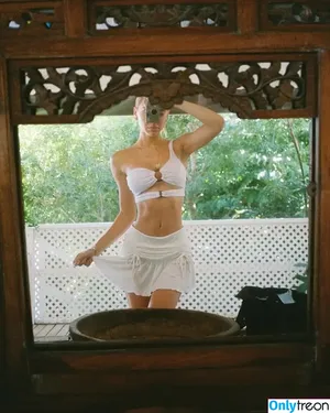 Alexis Ren / alexisren / alexisreng / alexxissren nude photo #1951