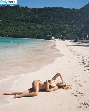 Alexis Ren / alexisren / alexisreng / alexxissren nude photo #1970