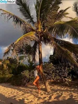 Alexis Ren / alexisren / alexisreng / alexxissren nude photo #1982
