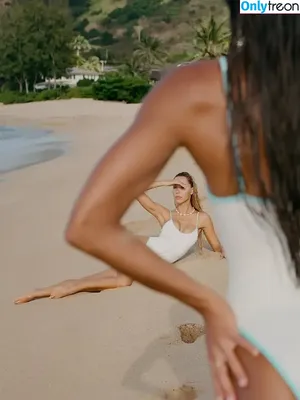 Alexis Ren / alexisren / alexisreng / alexxissren nude photo #1986