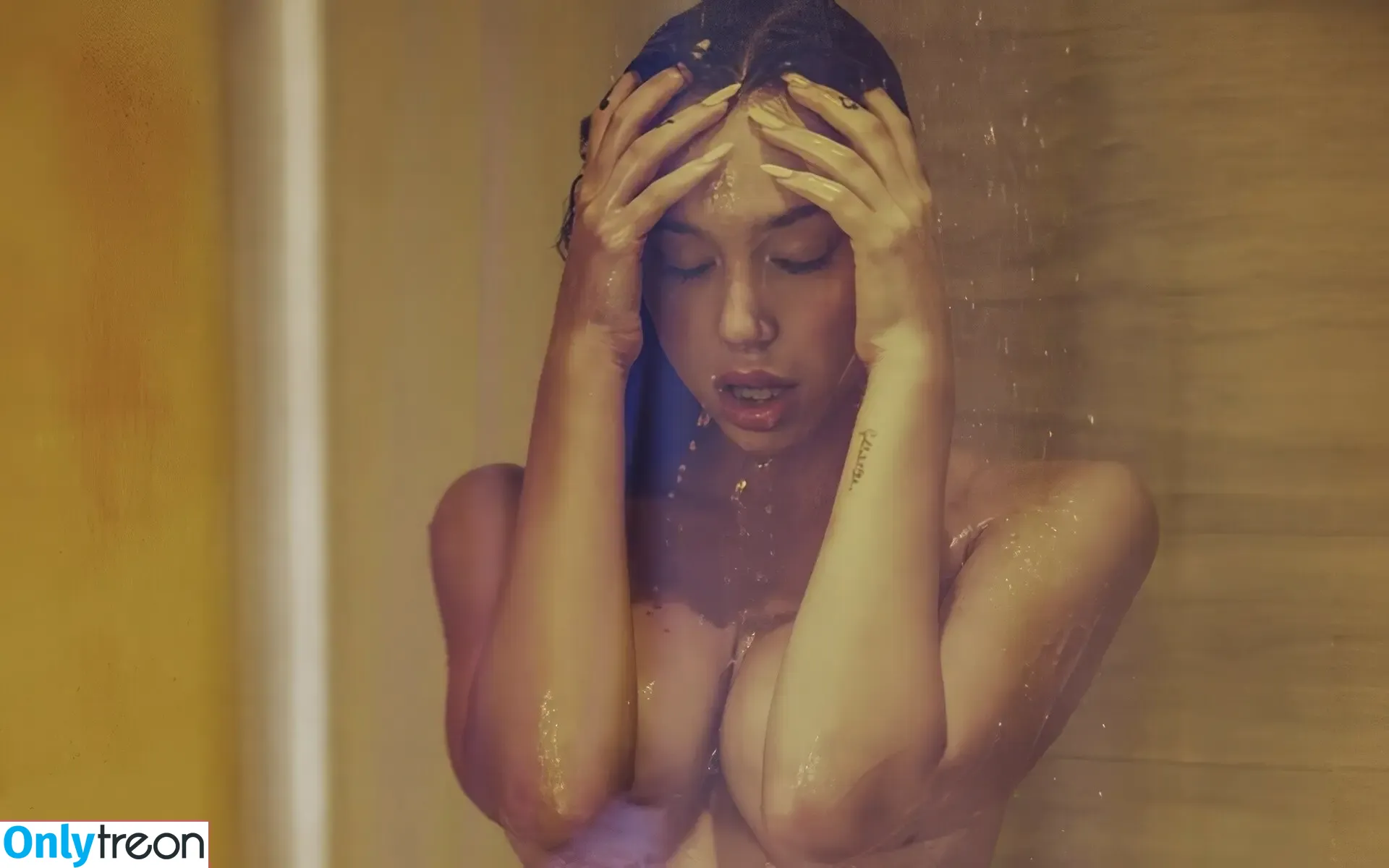 Alexis Ren nude photo #1107 (alexisren / alexisreng / alexxissren)