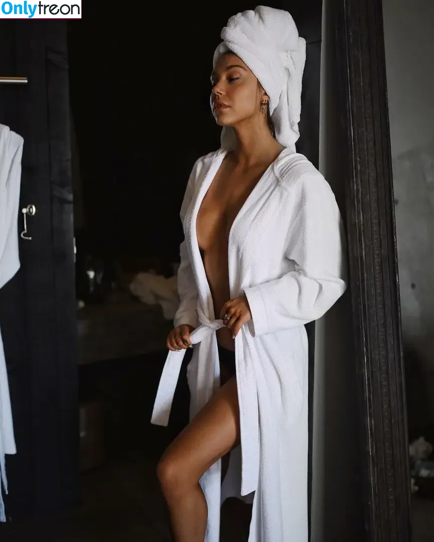 Alexis Ren nude photo #1149 (alexisren / alexisreng / alexxissren)