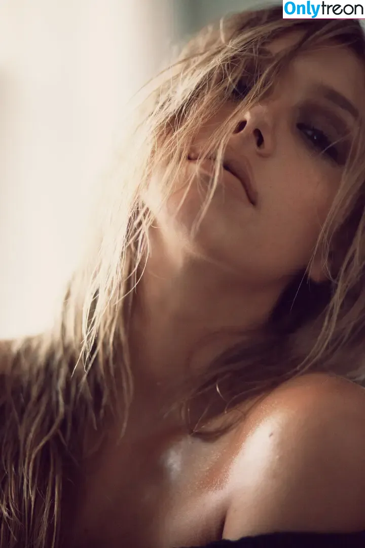 Alexis Ren nude photo #1537 (alexisren / alexisreng / alexxissren)