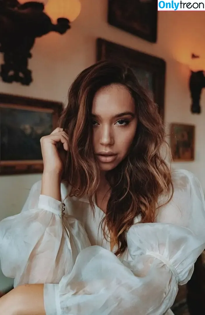 Alexis Ren nude photo #1550 (alexisren / alexisreng / alexxissren)