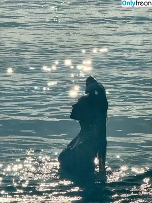 Alexis Ren / alexisren / alexisreng / alexxissren nude photo #2038