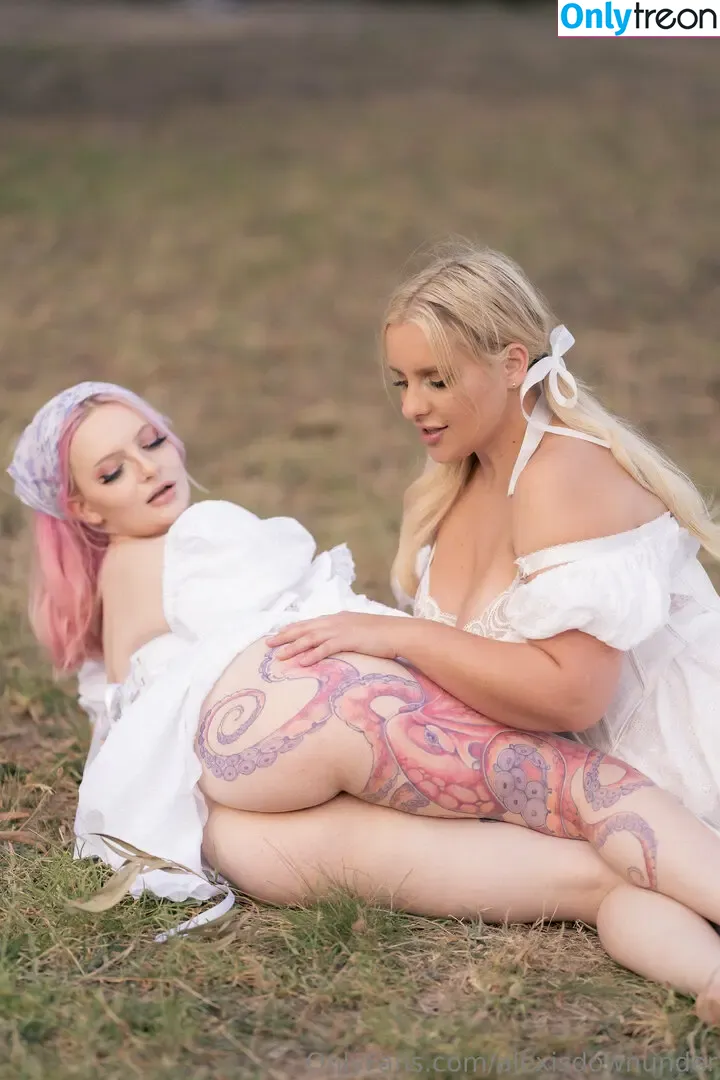 alexisdownunder nude photo #0075 (AlexisDownUnde1 / alexis_downunder)