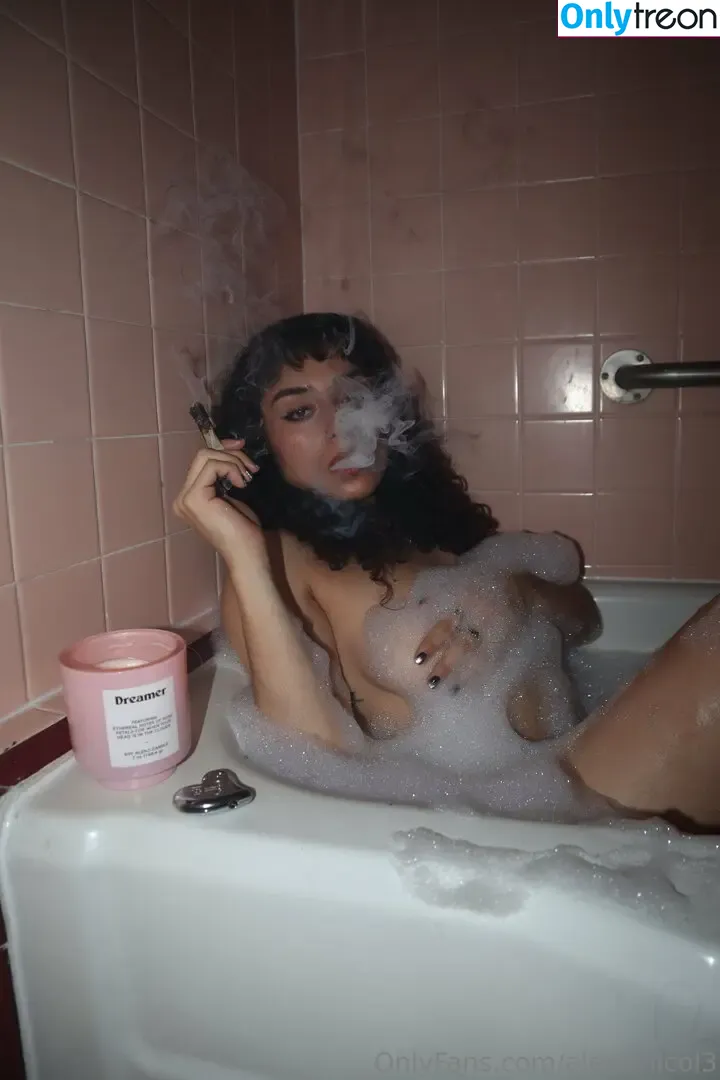 AlexisNicol3 nude photo #0023 (AlexisNicol3)