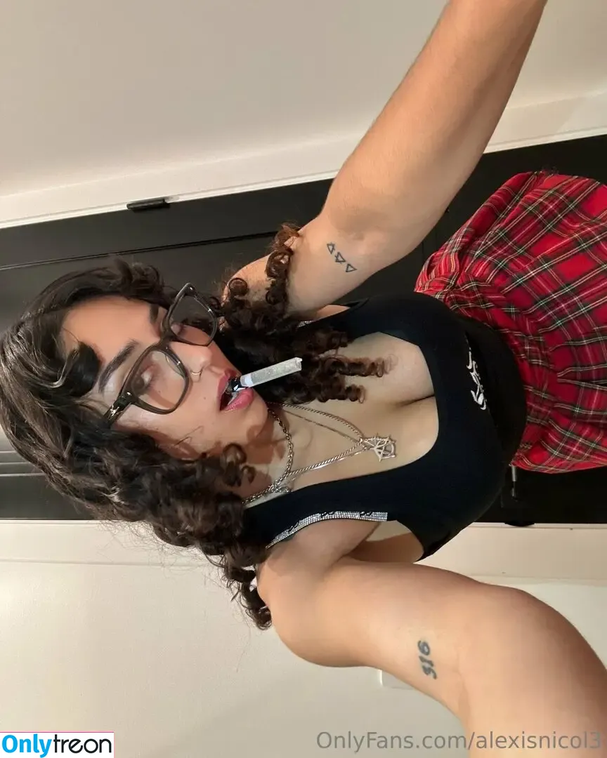 AlexisNicol3 nude photo #0032 (AlexisNicol3)