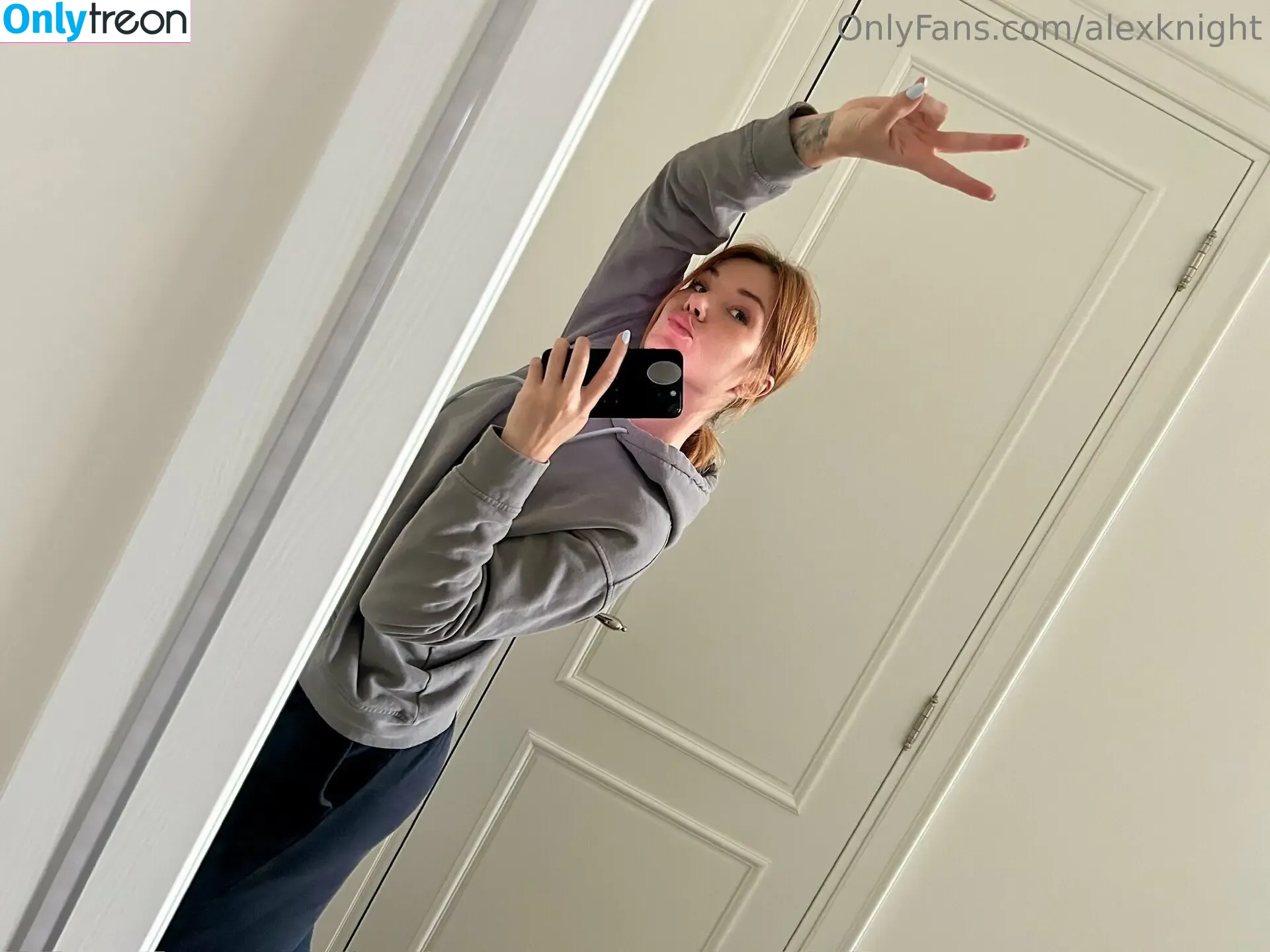 alexknight nude photo #0012 (alexknight)