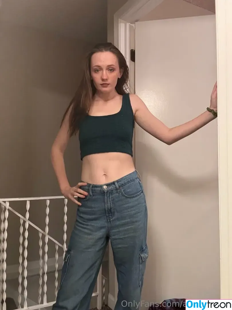 alexxaaries nude photo #0003 (alexathetonguegirl)