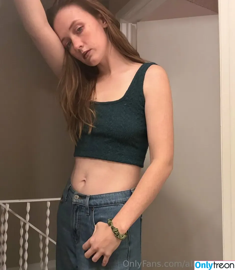 alexxaaries nude photo #0005 (alexathetonguegirl)