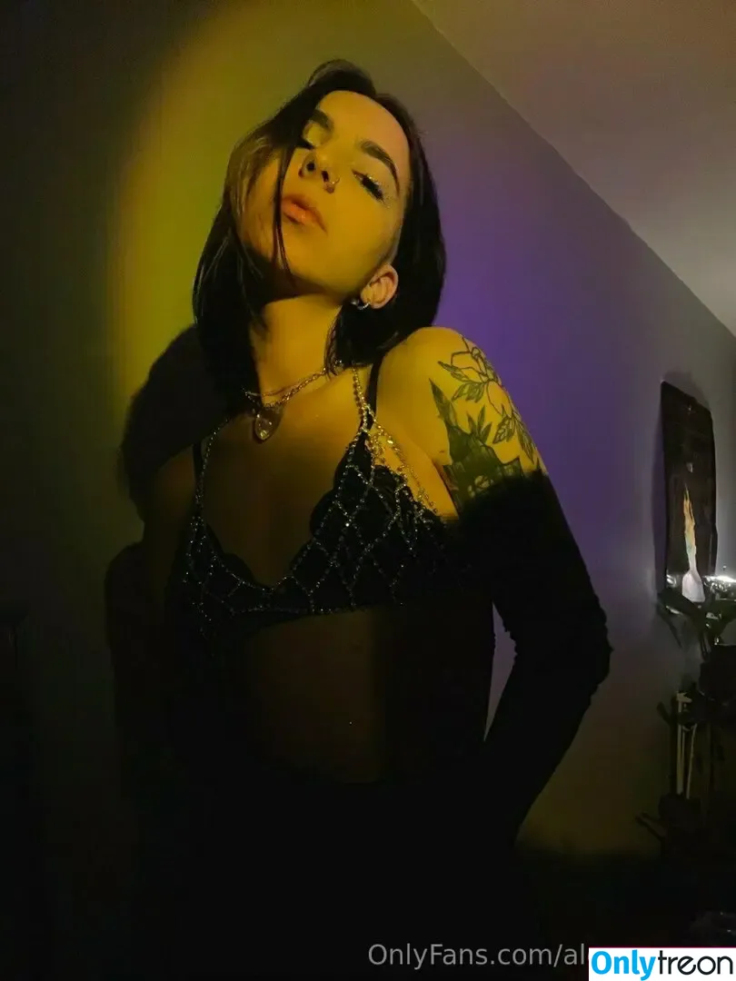 alexxxmoon nude photo #0021 (alexxxmoon)