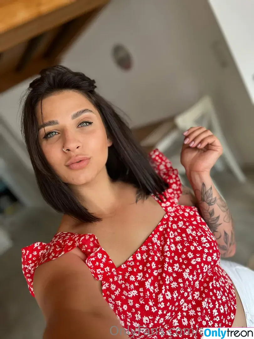 ali_busty nude photo #0001 (ali_busty)