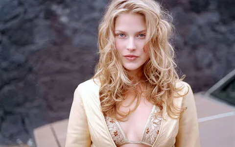 Ali Larter / alilarter nude photo #0056