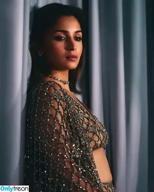 Alia Bhatt / aliaa08 / aliaabhatt nude photo #0138
