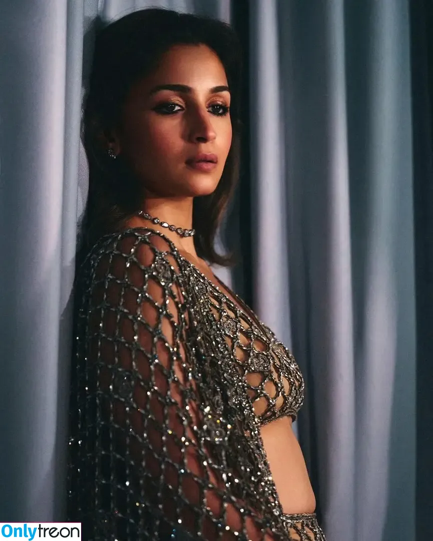 Alia Bhatt nude photo #0138 (aliaa08 / aliaabhatt)