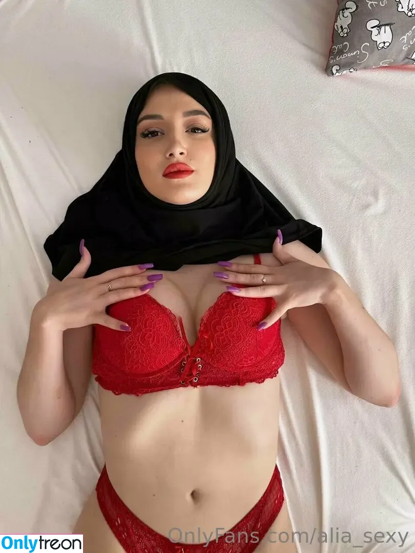 alia_sexy nude photo #0004 (alialkipiyasi)