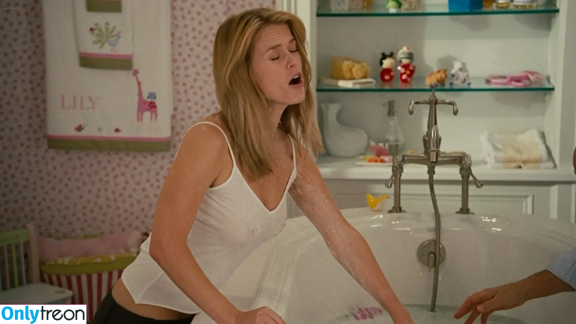 Alice Eve nude photo #0015 (aliceeve)