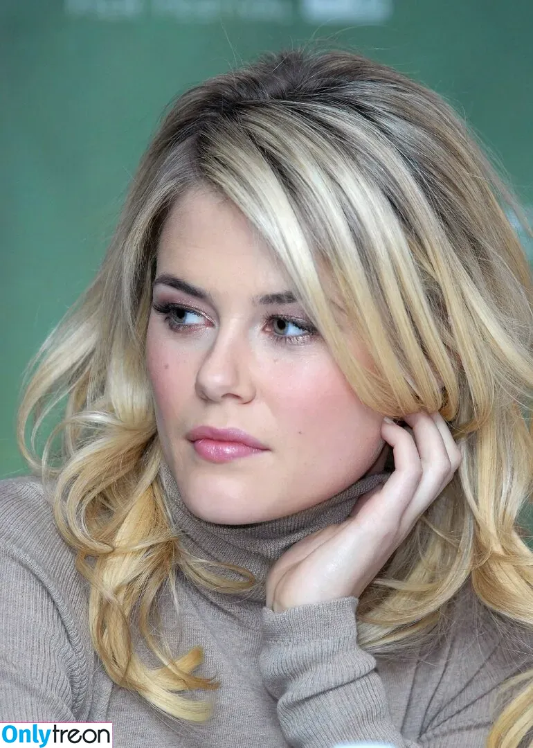 Alice Eve nude photo #0204 (aliceeve)