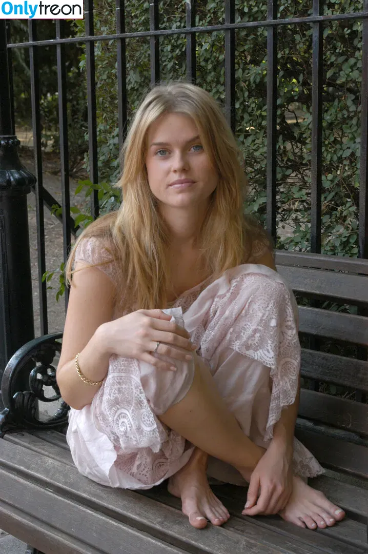 Alice Eve nude photo #0207 (aliceeve)