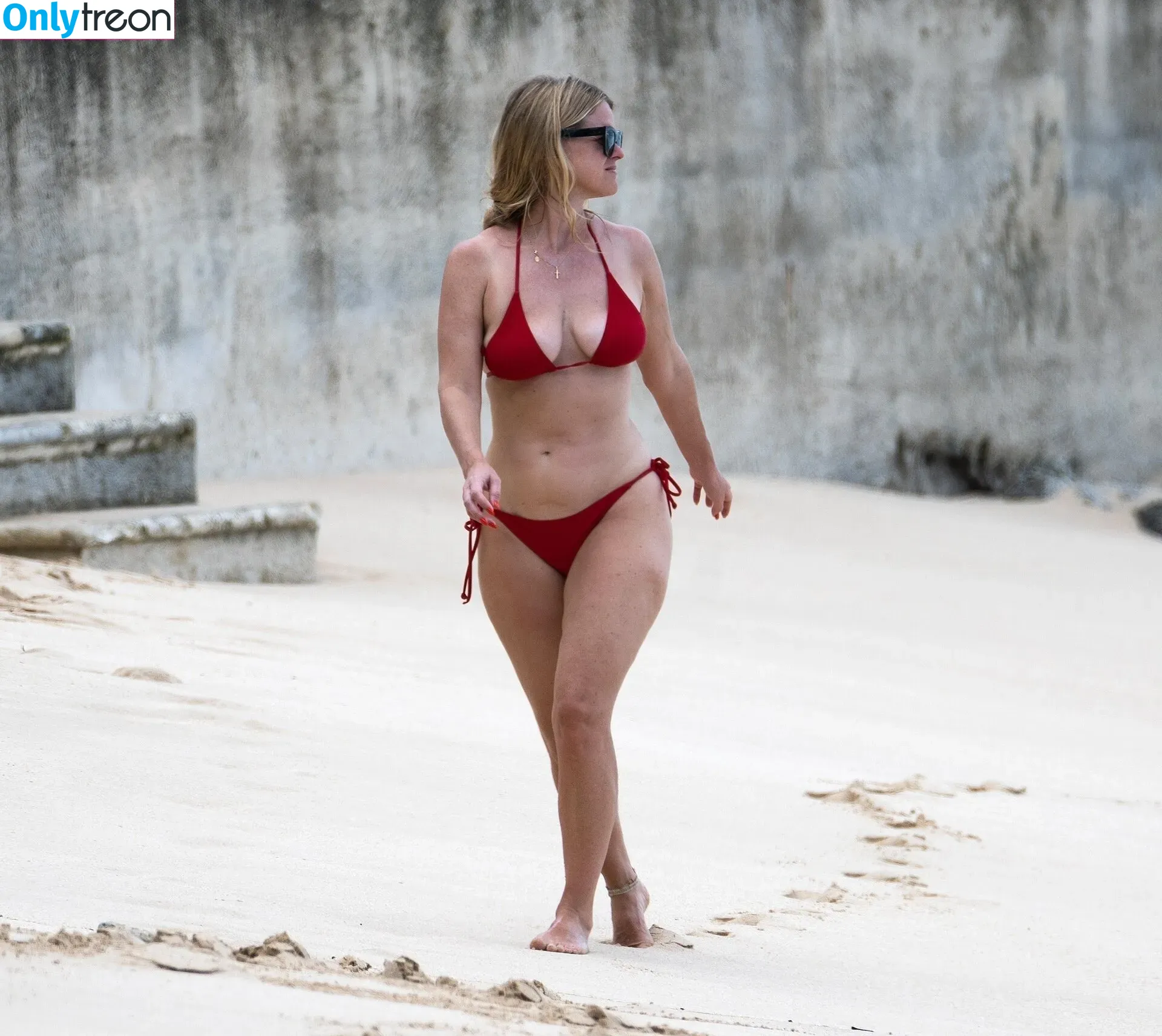 Alice Eve nude photo #0250 (aliceeve)
