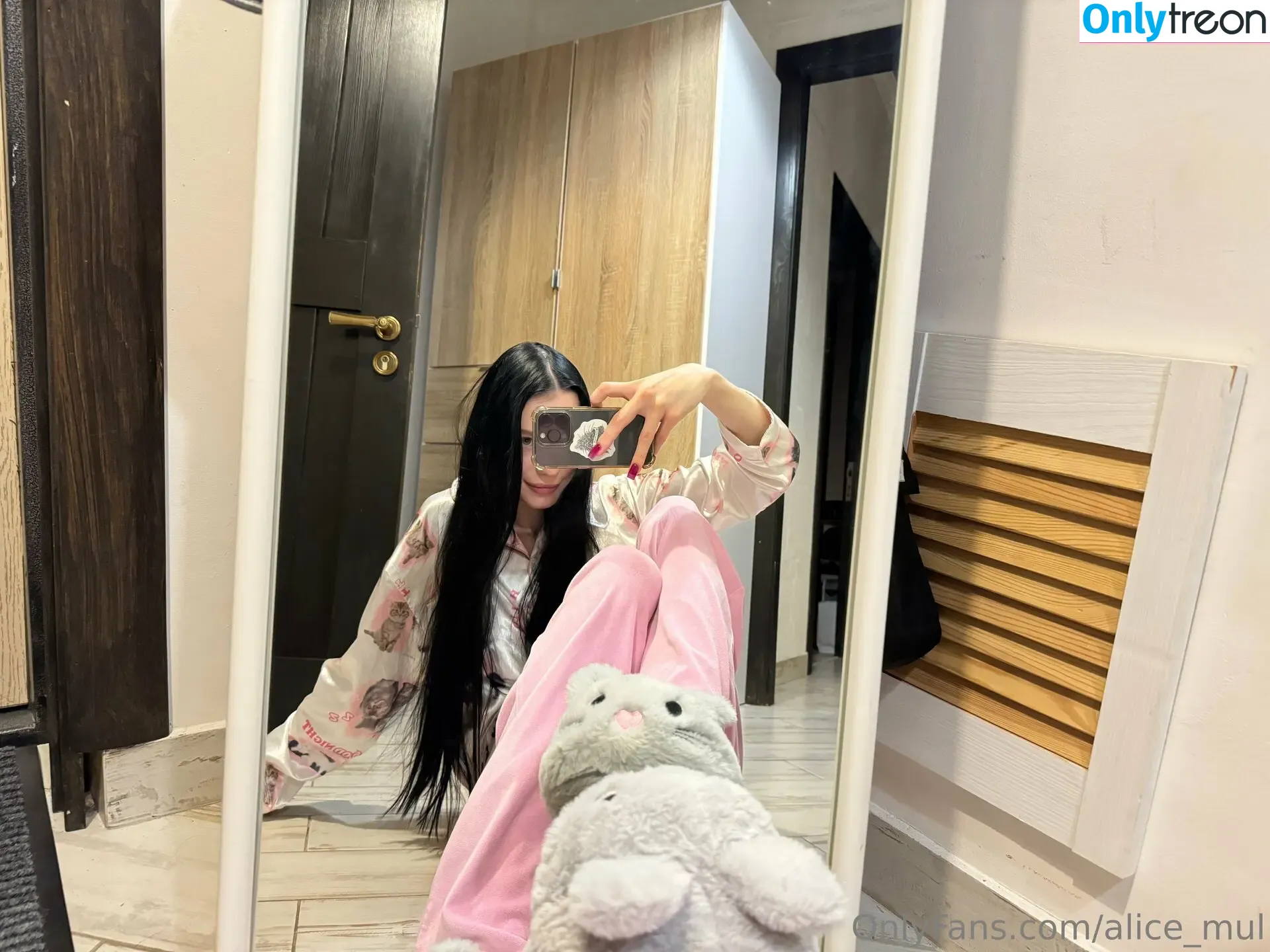 alice_mul nude photo #0070 (l_amulette)