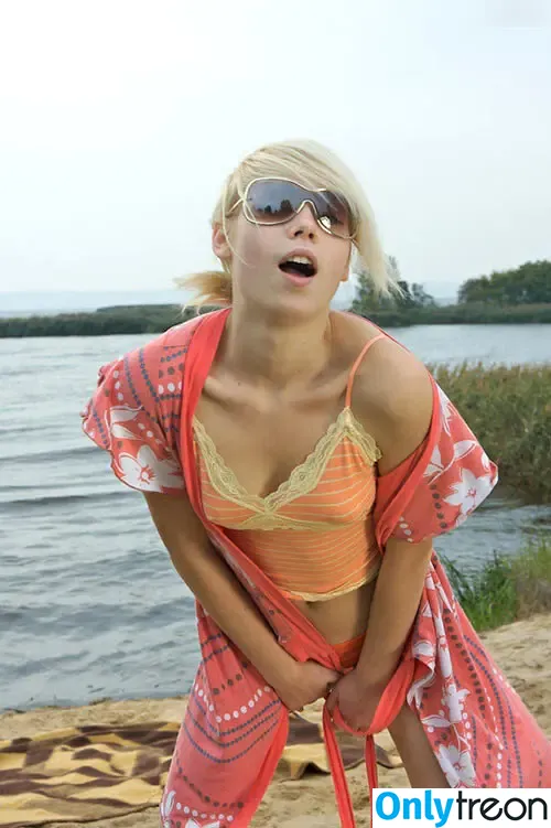 Alice Wonderbang nude photo #0004 (Alice Wonderbang)
