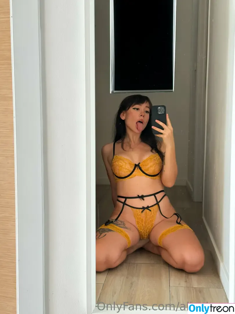 AliceBong nude photo #1214 (HheadShhot)