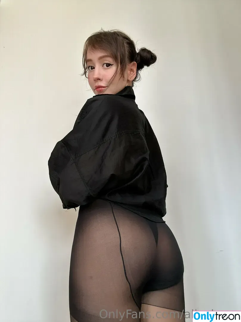 AliceBong nude photo #1344 (HheadShhot)