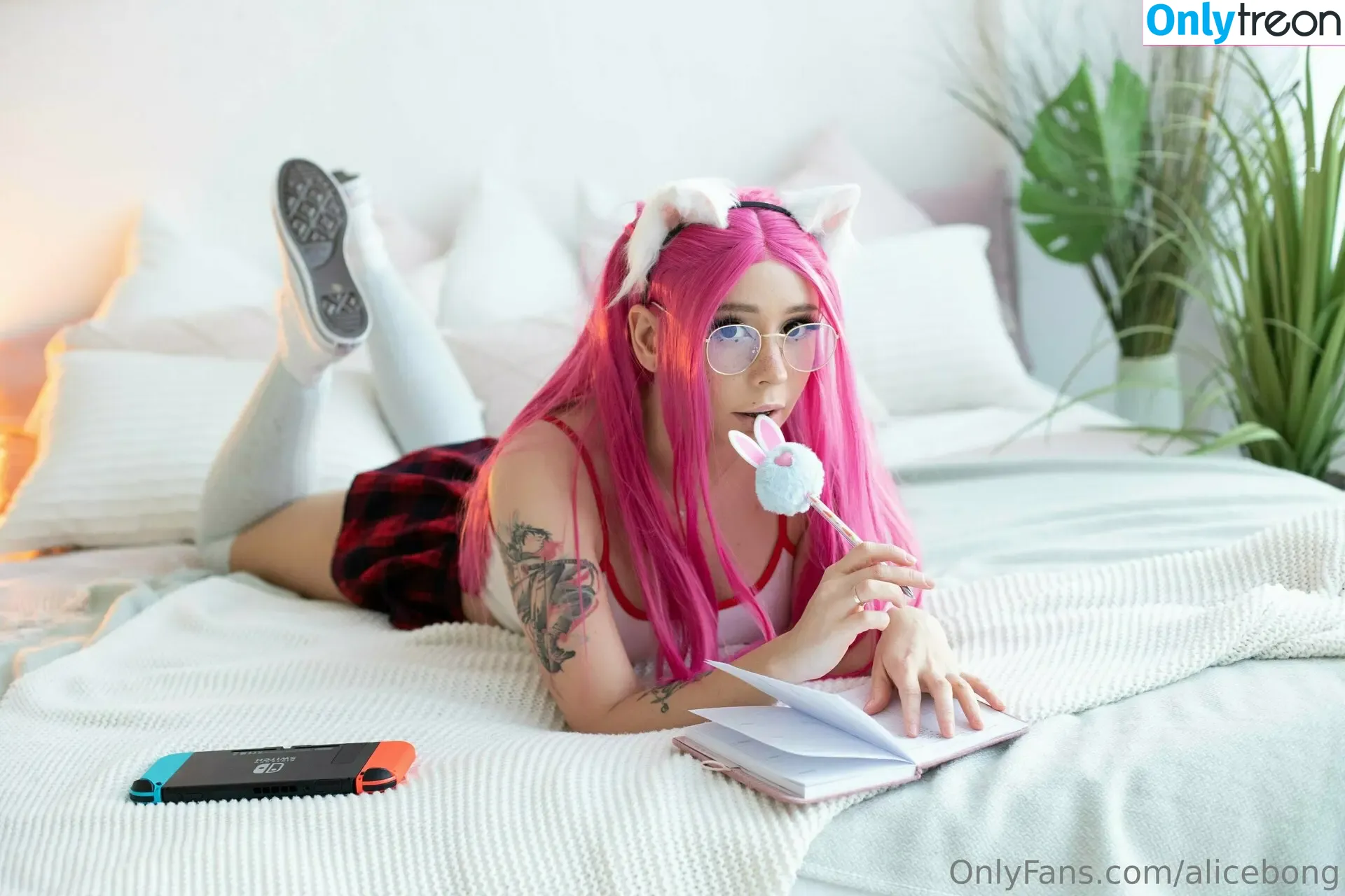 AliceBong nude photo #1477 (HheadShhot)