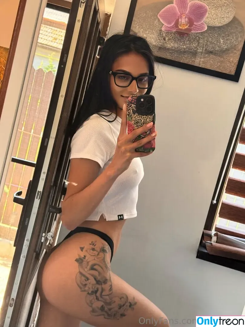 aliceerae nude photo #0031 (theallierae)