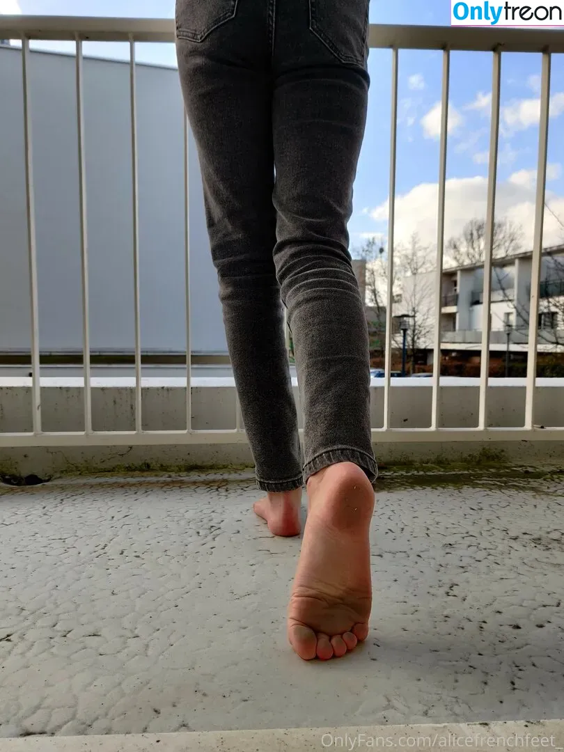 alicefrenchfeet nude photo #0090 (alice.frenchfeet)