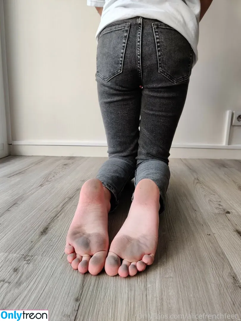 alicefrenchfeet nude photo #0096 (alice.frenchfeet)