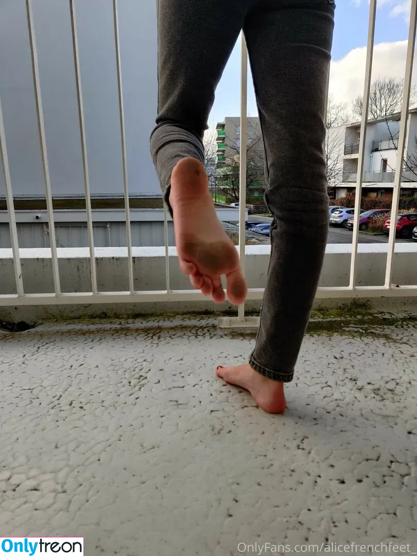 alicefrenchfeet nude photo #0097 (alice.frenchfeet)