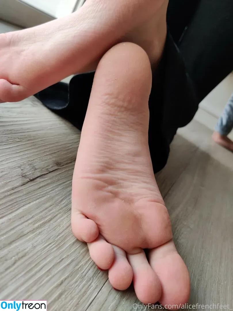 alicefrenchfeet nude photo #0194 (alice.frenchfeet)