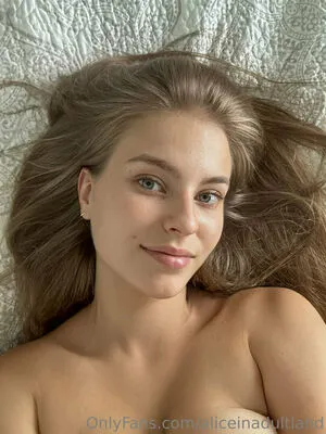 Aliceinadultland nude photo #0150