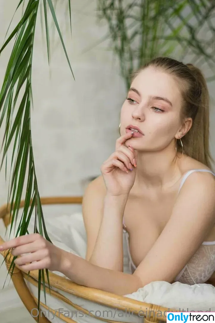 Aliceinadultland nude photo #0172 (Aliceinadultland)