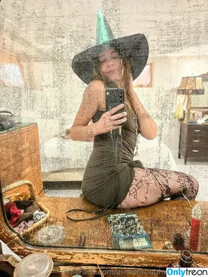 alicethroughwonderland / disneyalice nude photo #0001